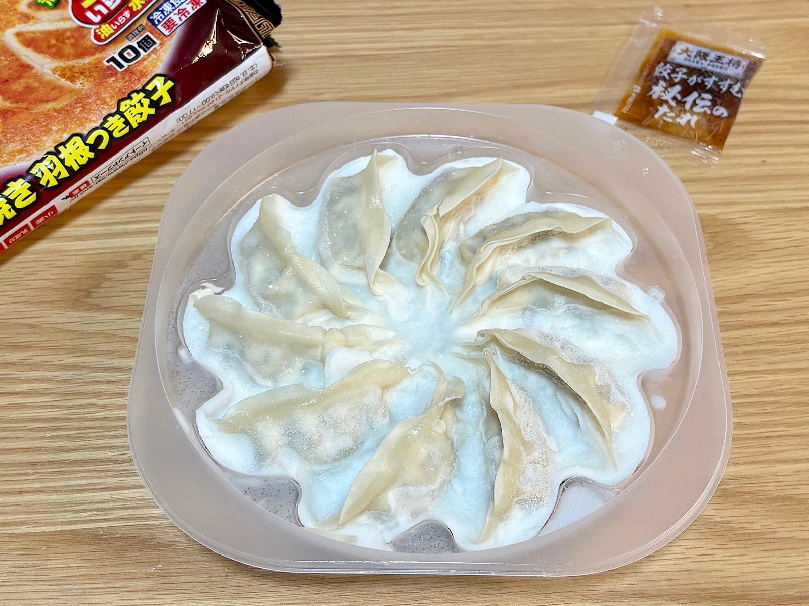 1個ずつ餃子を並べる手間いらず！ 油、水、フタも不要 