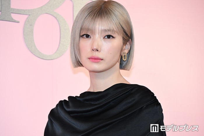 櫻坂46藤吉夏鈴、黒ドレス×タイツでシックな装い 休日にやっていること告白「細かい作業が好きなので」【ディオール アディクト キャンディ ショップ】