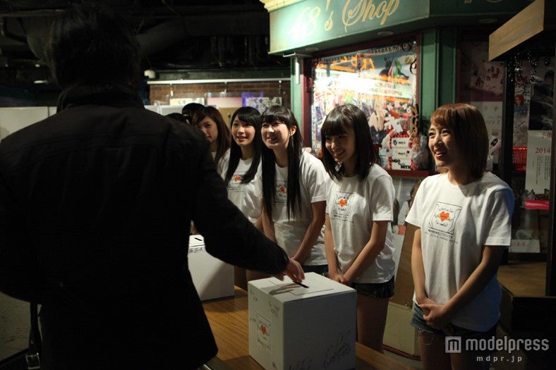 「東日本大震災復興支援特別公演～誰かのためにプロジェクト2014～」／AKB48劇場（C）AKS