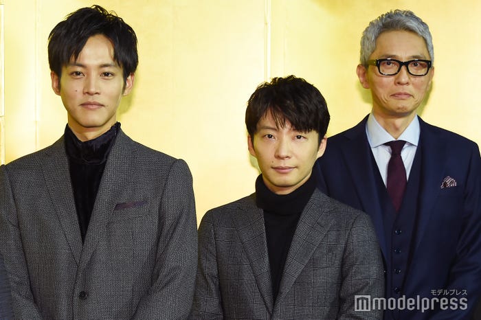 (左から)松坂桃李、星野源、松重豊(C)モデルプレス