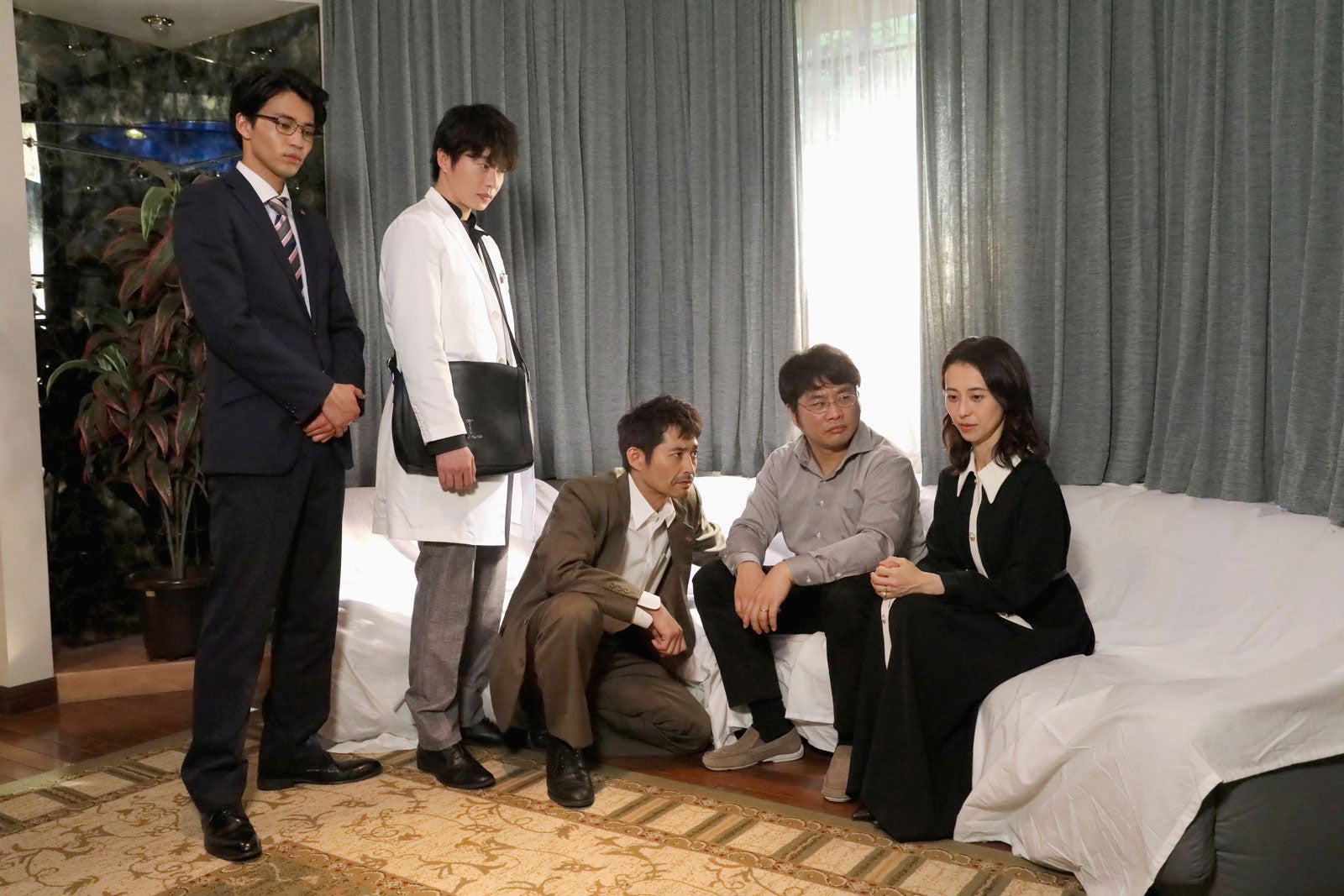 （左から）中田圭祐、田中圭、安田顕、松尾諭、紺野まひる （C）夏緑・菊田洋之・小学館／テレビ東京／AX-ON