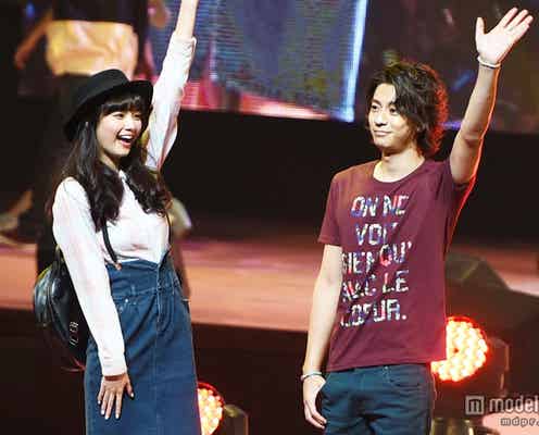 三浦翔平×新川優愛、2ショットで登場 仲良しランウェイに歓声