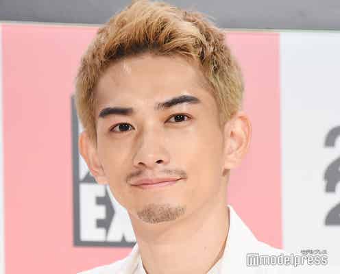 町田啓太、金髪&ヒゲ姿に大胆イメチェン 鈴木伸之「気になって」突っ込む<勇者のために鐘は鳴る>