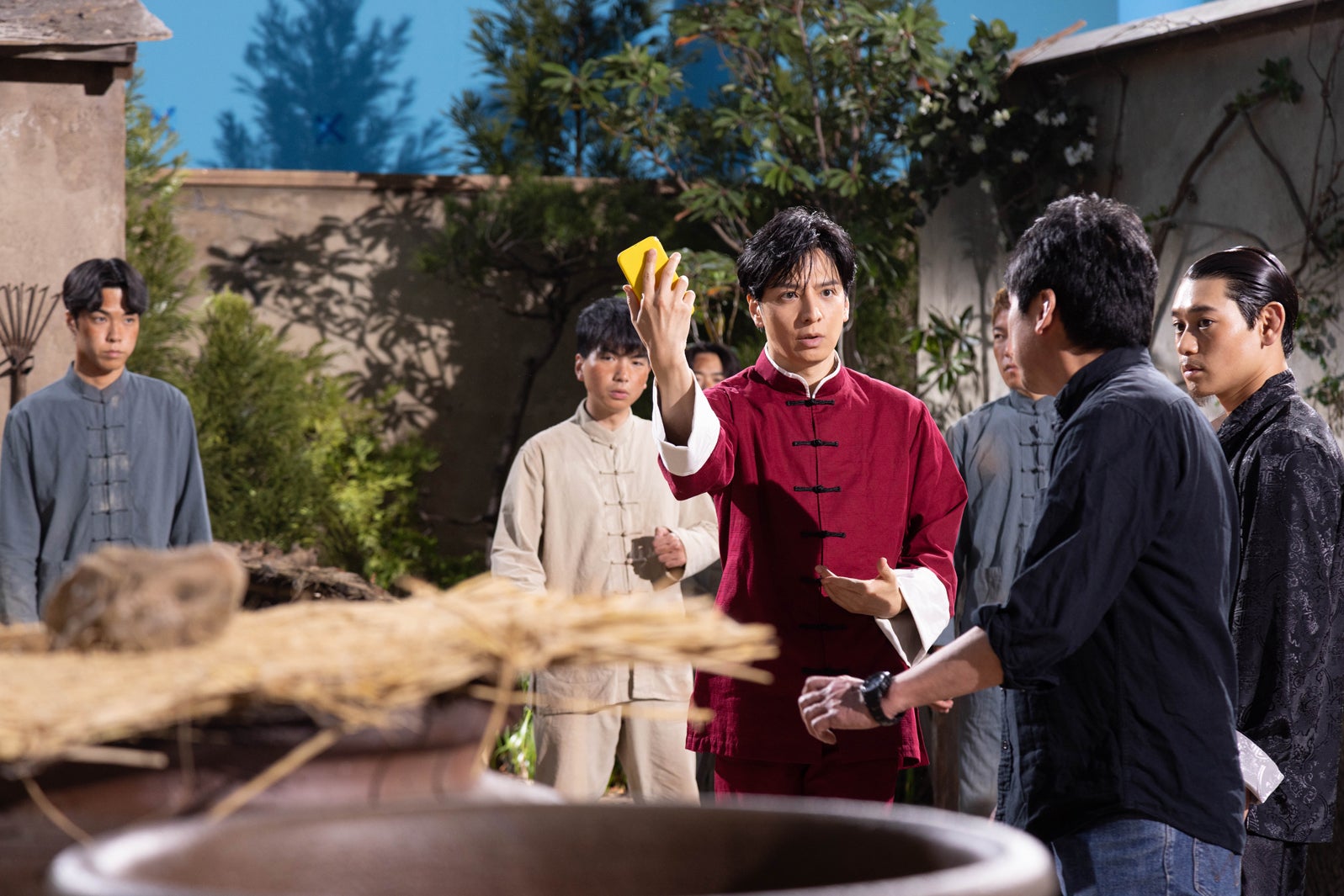 生田斗真出演の新CM「ヒッパリー・カンカン～師匠と弟子～」篇メイキング（提供写真）