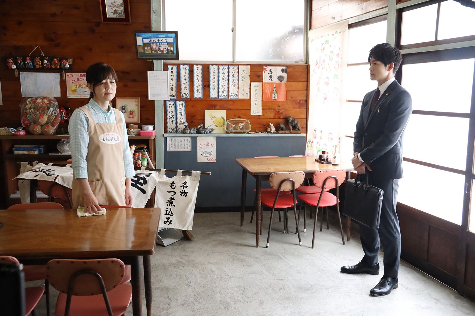 石野真子、松下洸平／「やんごとなき一族」第8話より（C）フジテレビ