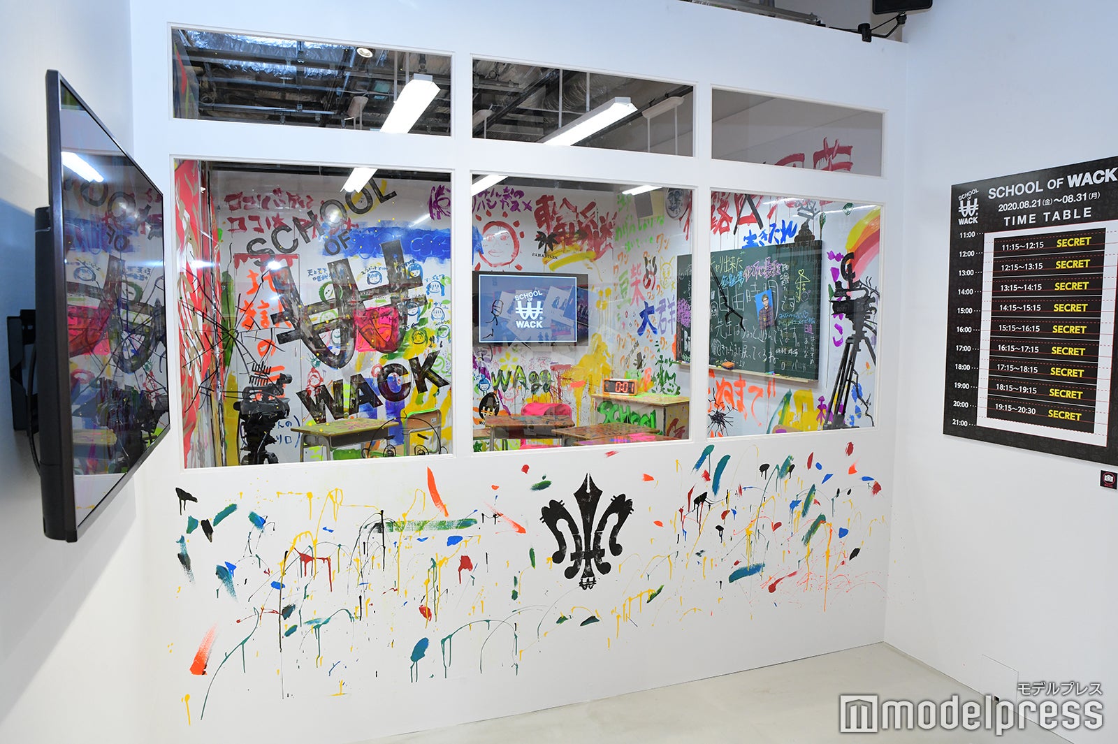 「SCHOOL OF WACK」展示の模様 （C）モデルプレス