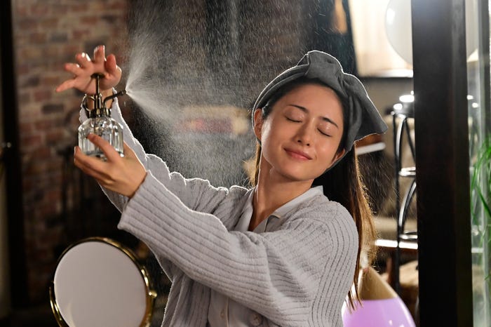 石原さとみ「恋はDeepに」第1話より (C)日本テレビ