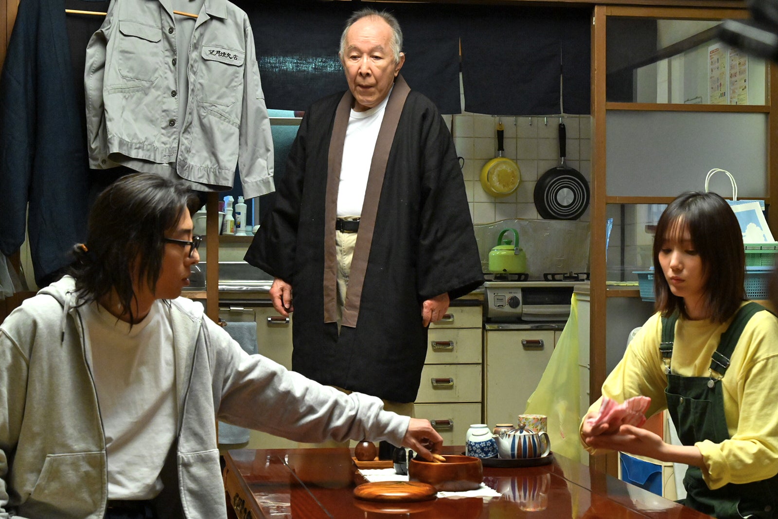 高橋一生、橋爪功、本田翼「6秒間の軌跡～花火師・望月星太郎の2番目の憂鬱」第2話より（C）テレビ朝日