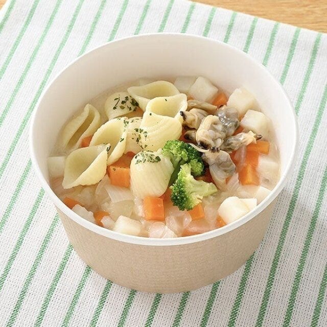 ファミリーマート 濃厚な魚介の旨み!クラムチャウダー ファミリーマートの濃厚な魚介の旨み!クラムチャウダーのビジュアル