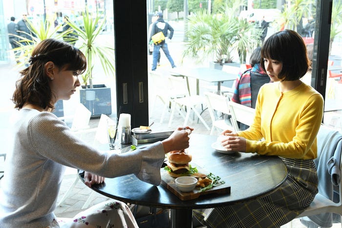 石橋杏奈、吉岡里帆/「きみが心に棲みついた」第8話より(C)TBS