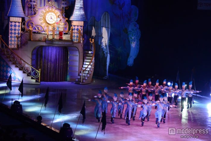 「ディズニー・オン・アイス」グループ・スケーティング