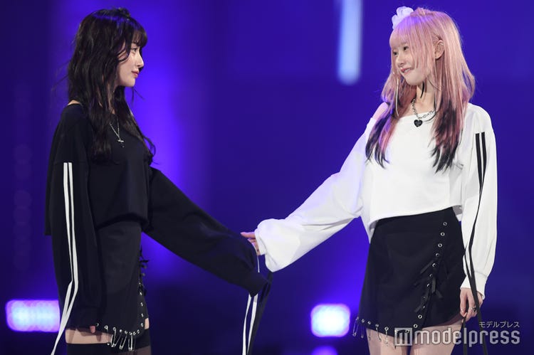 黒宮れい　ミニスカ　ニーハイ 画像4/7) REIRIE黒宮れい＆金子理江、ミニスカ×ニーハイで美脚披露 対照的な魅力放つ【札幌コレクション2024SS】 - モデルプレス