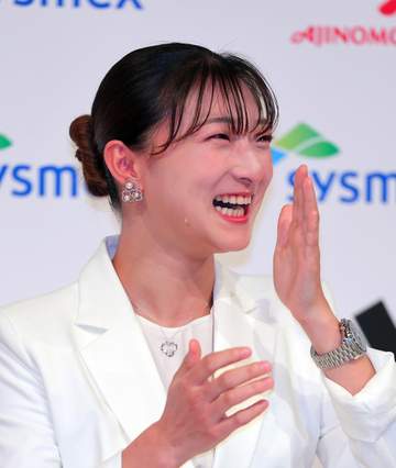 坂本花織さん涙の引退会見【一問一答】開始3分で涙腺崩壊「青春だったんだなと思います」トレードマークの笑顔の裏で「今季もたくさん泣いた」