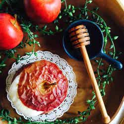 「丸ごと焼きりんごのケーキ」で美味しい秋、いただきます【トレンドレシピ】／画像提供：柏原歩