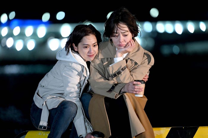 中村アン、市川実日子/「DCU」第1話より(C)TBS