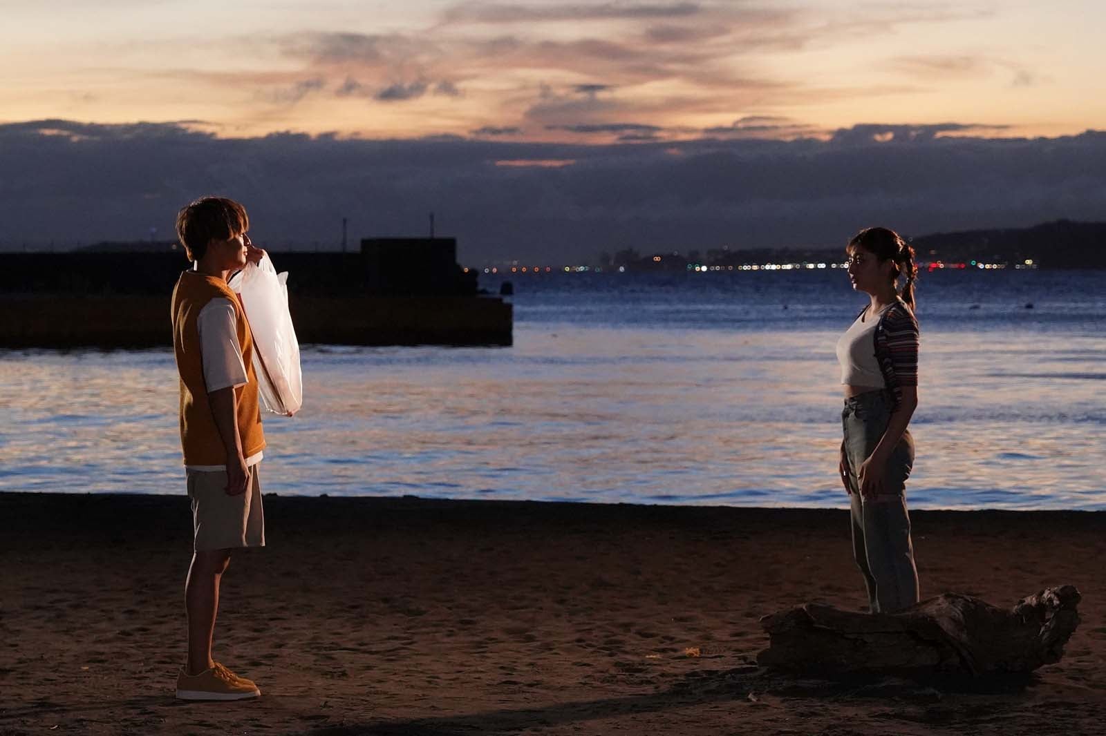 白濱亜嵐、吉川愛「真夏のシンデレラ」より（C）フジテレビ