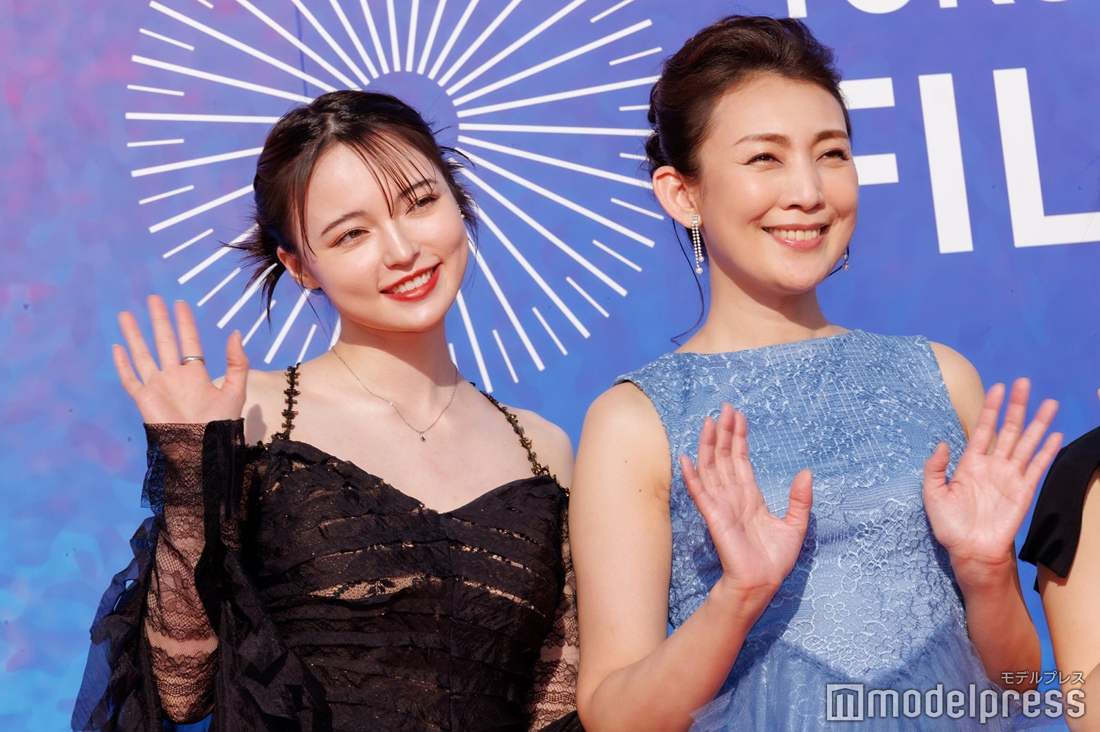 映画「スパイスより愛を込めて」出演者ら（C）モデルプレス