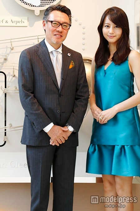 堀北真希（右）