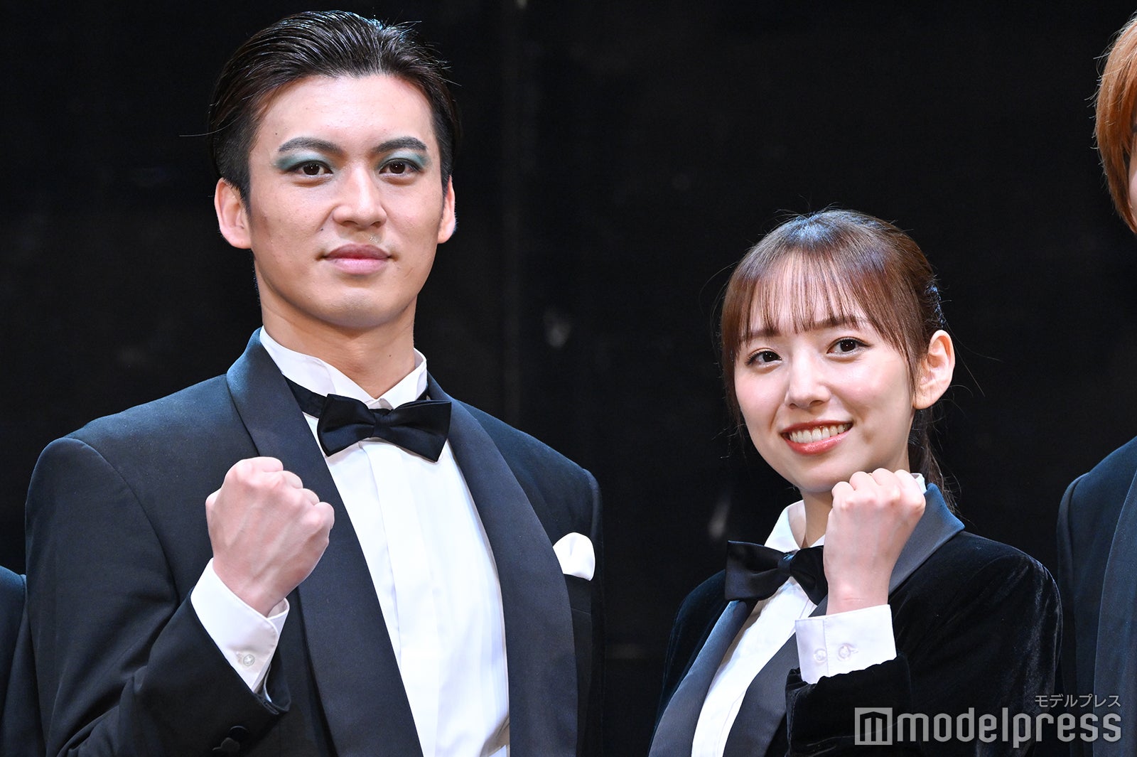 荒井敦史、新内眞衣（C）モデルプレス