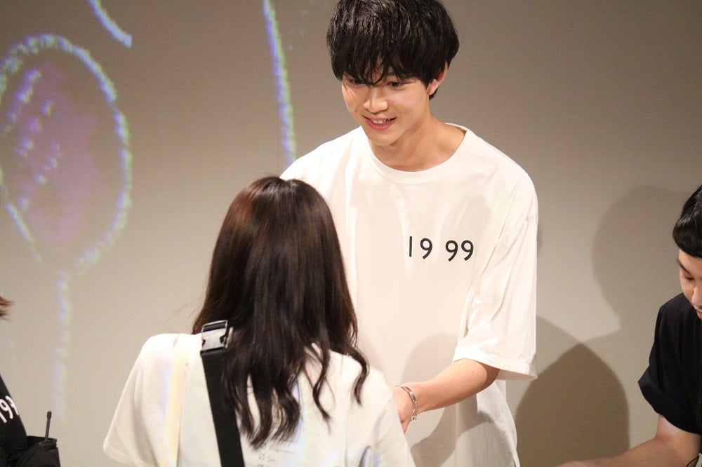 黒髪・19歳になった鈴木仁を直撃 大学エピソード・髪型チェンジ