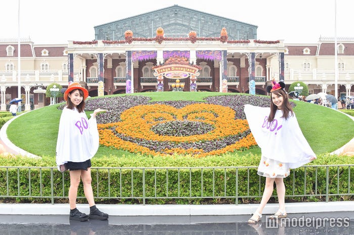 ディズニーランド/モデル:(左から)山本沙樹、松田佳奈子/(C)モデルプレス(C)Disney