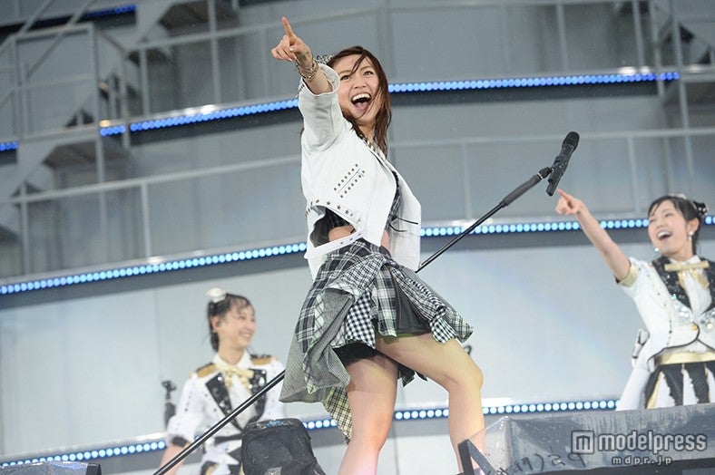 大島優子、雨でも全力「前しか向かねえ」　総選挙前ライブで大トリ飾る