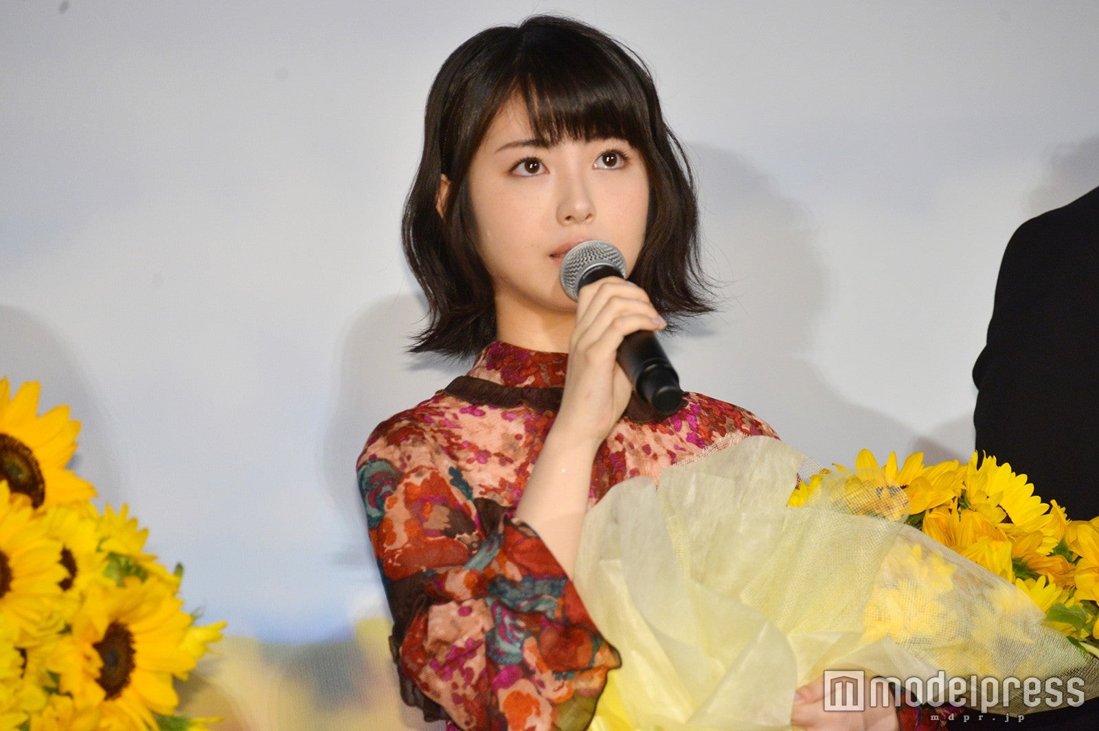 浜辺美波が涙「不安の方が大きくて…」