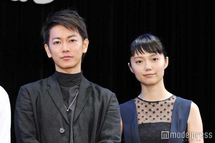 佐藤健、宮崎あおい(C)モデルプレス