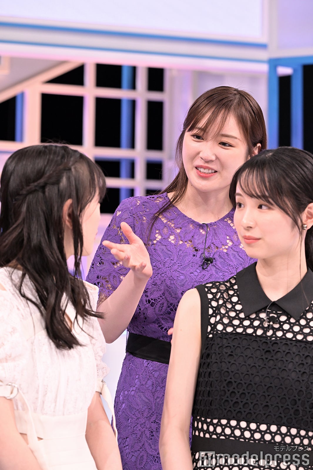 （中央）高山一実（C）モデルプレス