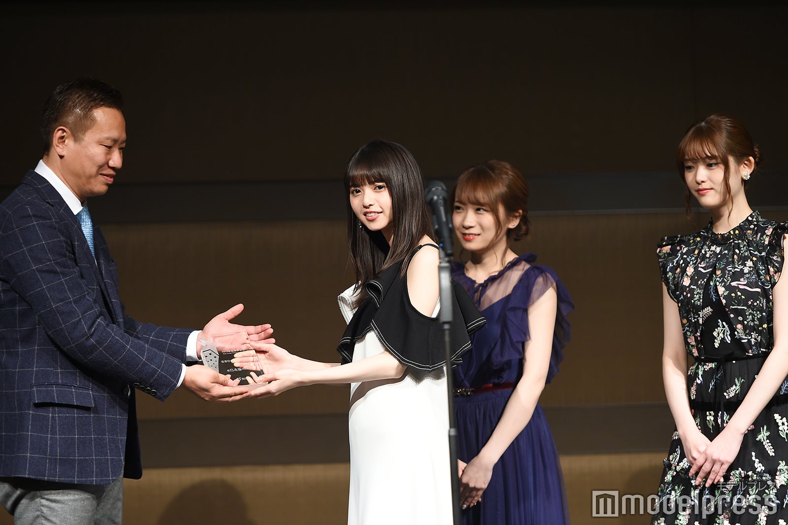 受賞の様子 （C）モデルプレス