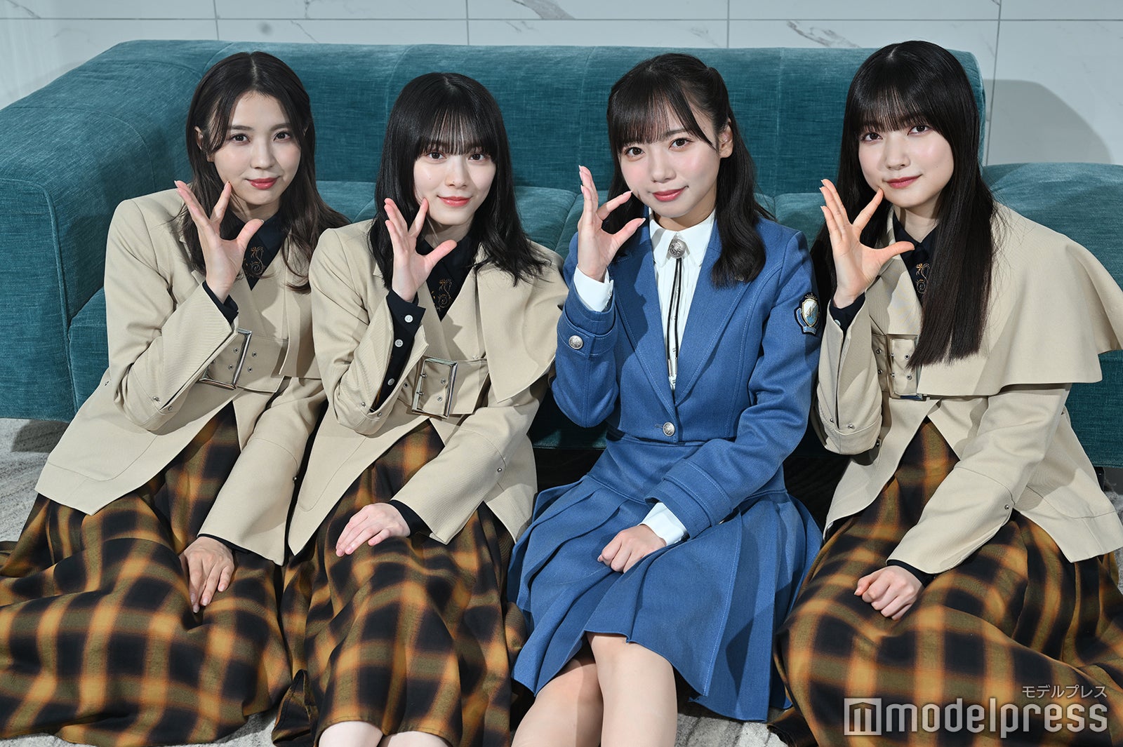 “日向坂46ポーズ”を披露してくれた小林由依、森田ひかる、齊藤京子、大園玲（C）モデルプレス