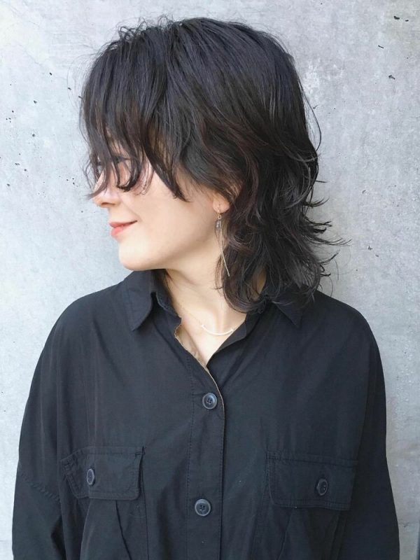 大人女子の黒髪ウルフカット特集 短め 長めまで こなれ感を出すおしゃれスタイル モデルプレス 大人女子の黒髪ウルフカット特集 短め 長めまで こなれ感を出すおしゃれスタイル モデルプレス