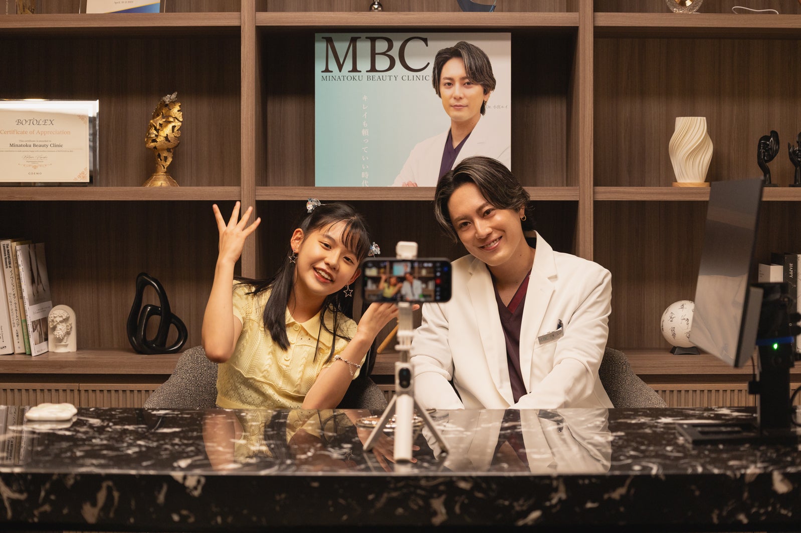 宝田萌乃、間宮祥太朗（C）Netflixシリーズ「ダウンタイム」 9月17日（木）よりNetflixにて世界独占配信