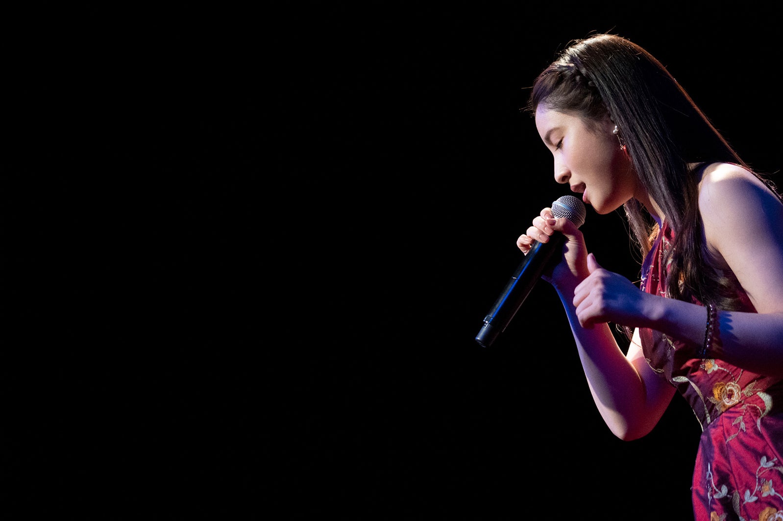 土屋太鳳、弾き語り初披露で号泣する観客続出 初のファンクラブイベント