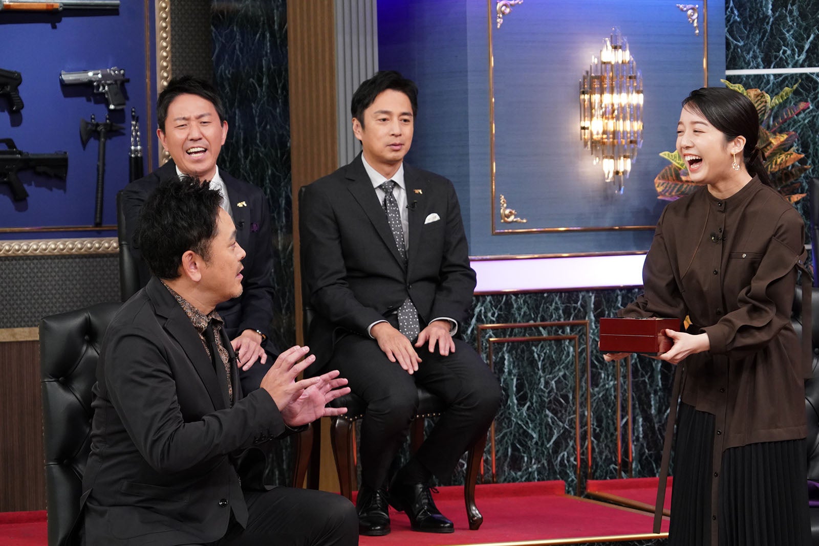 有田哲平、福田充徳、徳井義実、上白石萌音（C）日本テレビ