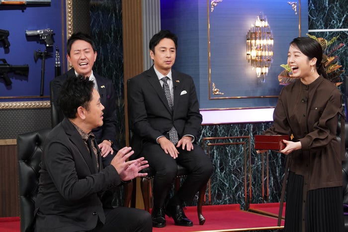 有田哲平、福田充徳、徳井義実、上白石萌音(C)日本テレビ