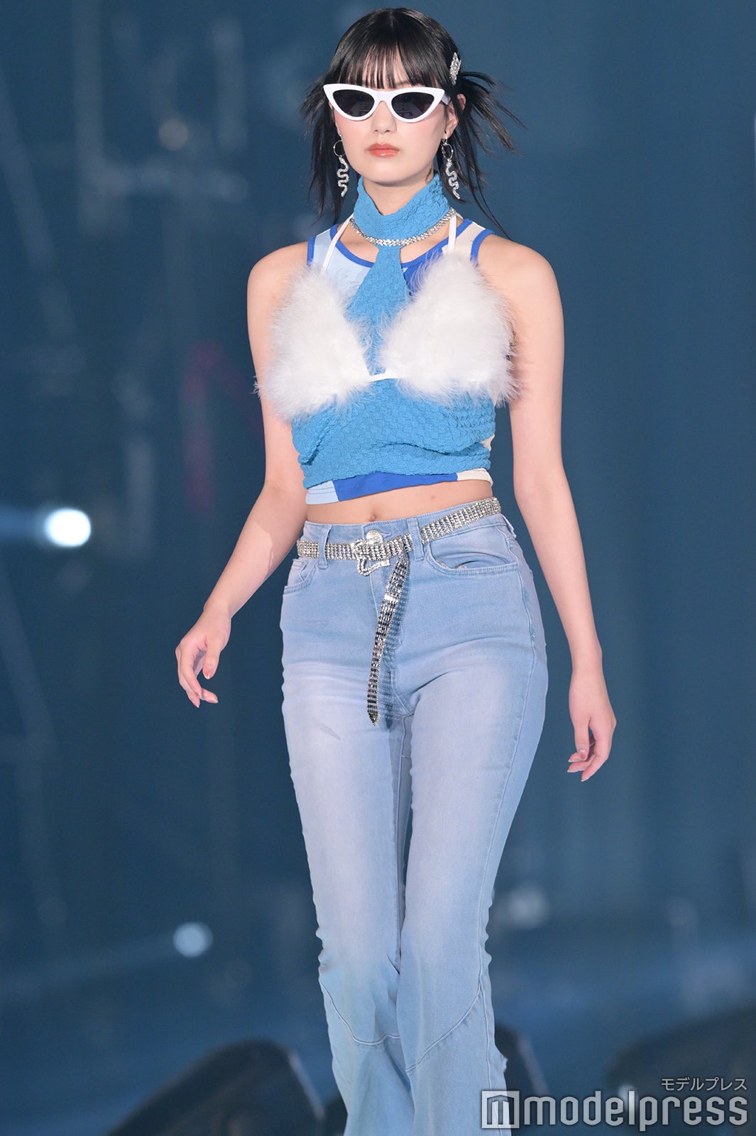鶴嶋乃愛、サングラス外し＆舌ペロにキュン＜TGC 2023 S／S