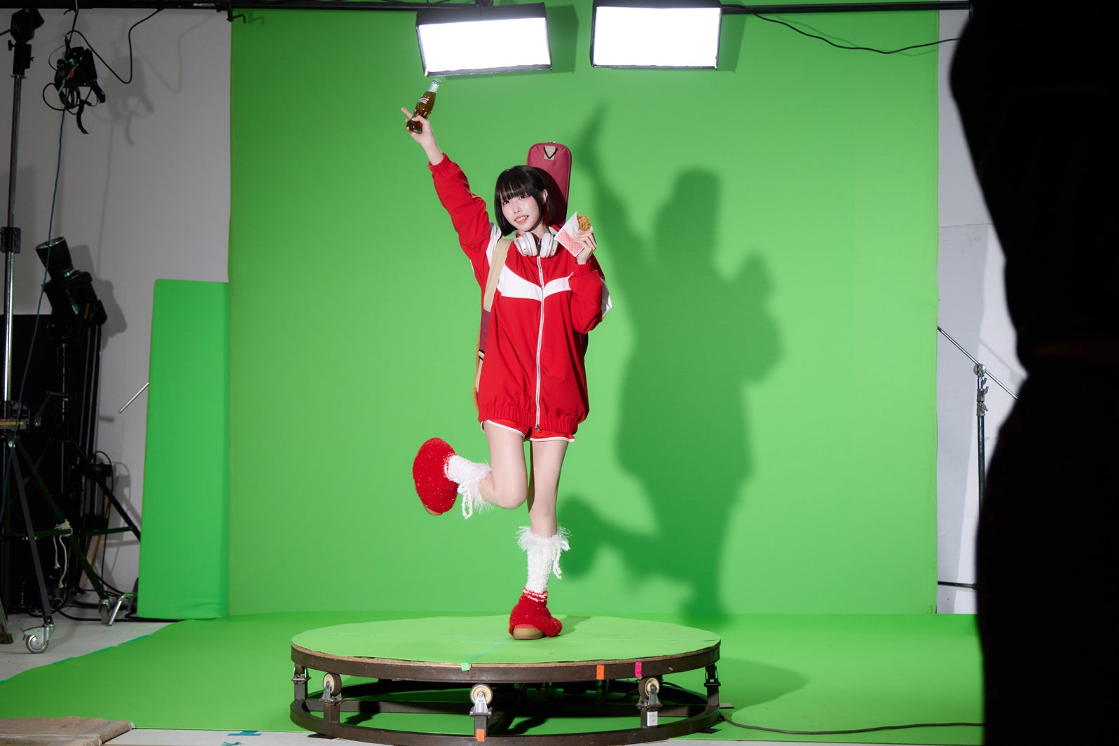 あの／新CM「コチる放課後アンセム 『レストラン』篇」メイキングより（提供写真）