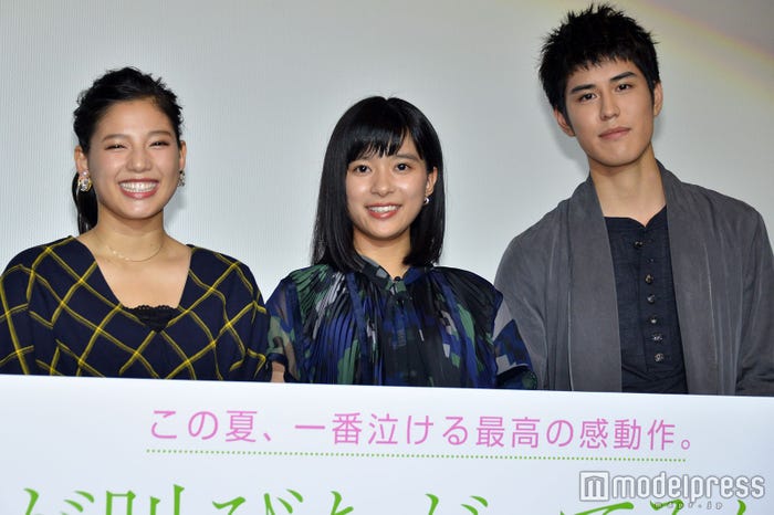 (左から)石井杏奈、芳根京子、寛一郎(C)モデルプレス