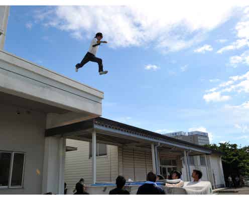 窪田正孝、“命綱なし”飛び降りシーンの裏側に驚きの声<僕たちがやりました>