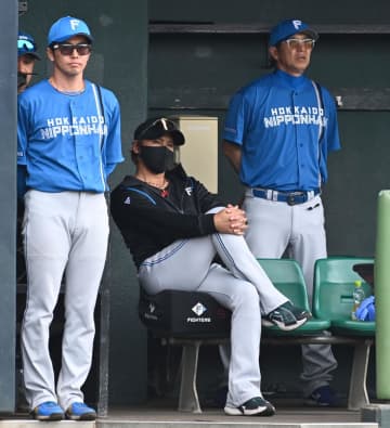 日本ハム・新庄監督「ていうか、スピードガン直してほしい。プロ野球ですよ、ここ」と球場に注文 練習試合で実際より遅い表示か