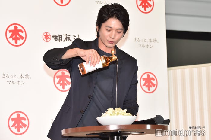 速水もこみちを意識したサービスで沸かす向井理(C)モデルプレス