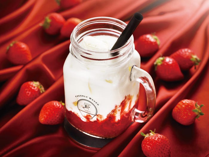 つぶつぶいちごのミルクラテ/画像提供: PABLO(パブロ)