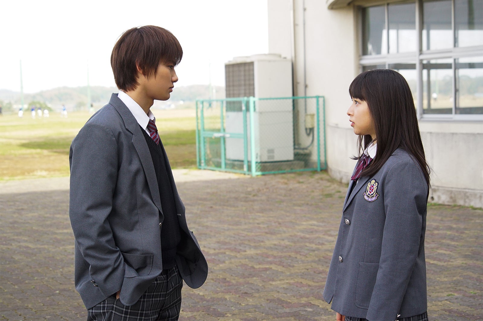 野村周平、桜井日奈子／「僕の初恋をキミに捧ぐ」第1話より（C）テレビ朝日