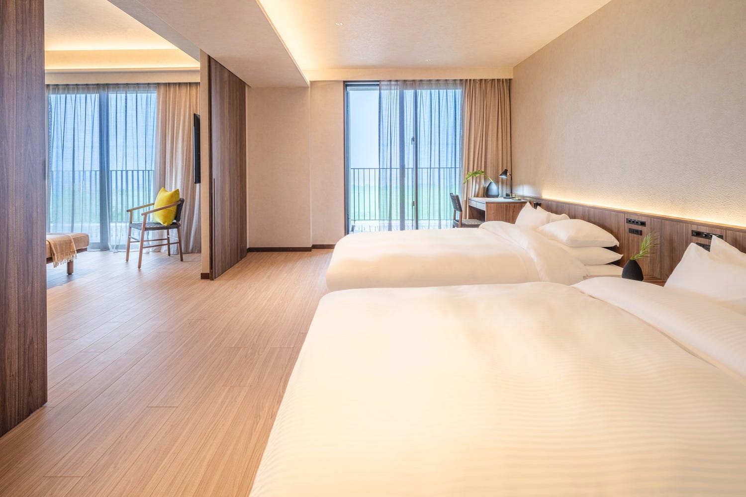 沖縄・石垣島に新ホテル「セブン バイ セブン 石垣」インフィニティプールやサウナ、飲食店も完備