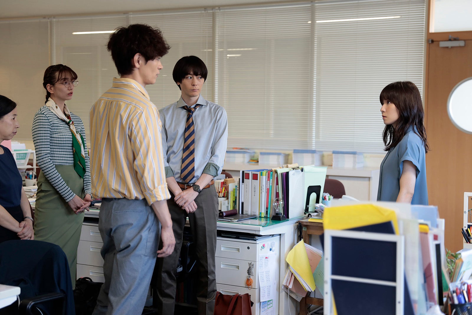 長井短、細田善彦、犬飼貴丈、松岡茉優「最高の教師 1年後、私は生徒に■された」第5話より（C）日本テレビ