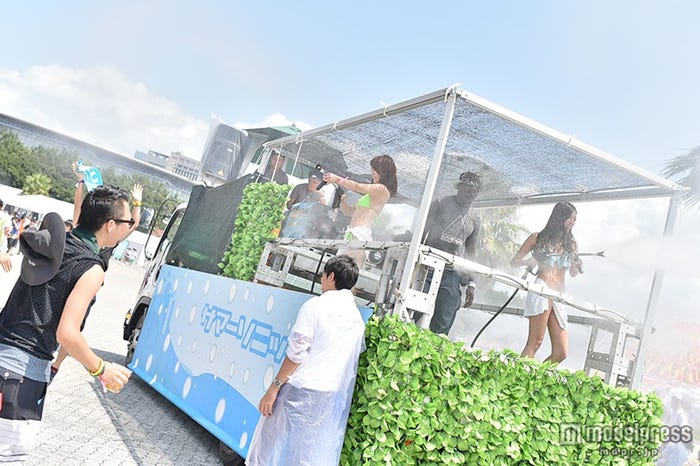 会場内を走るミストカ―