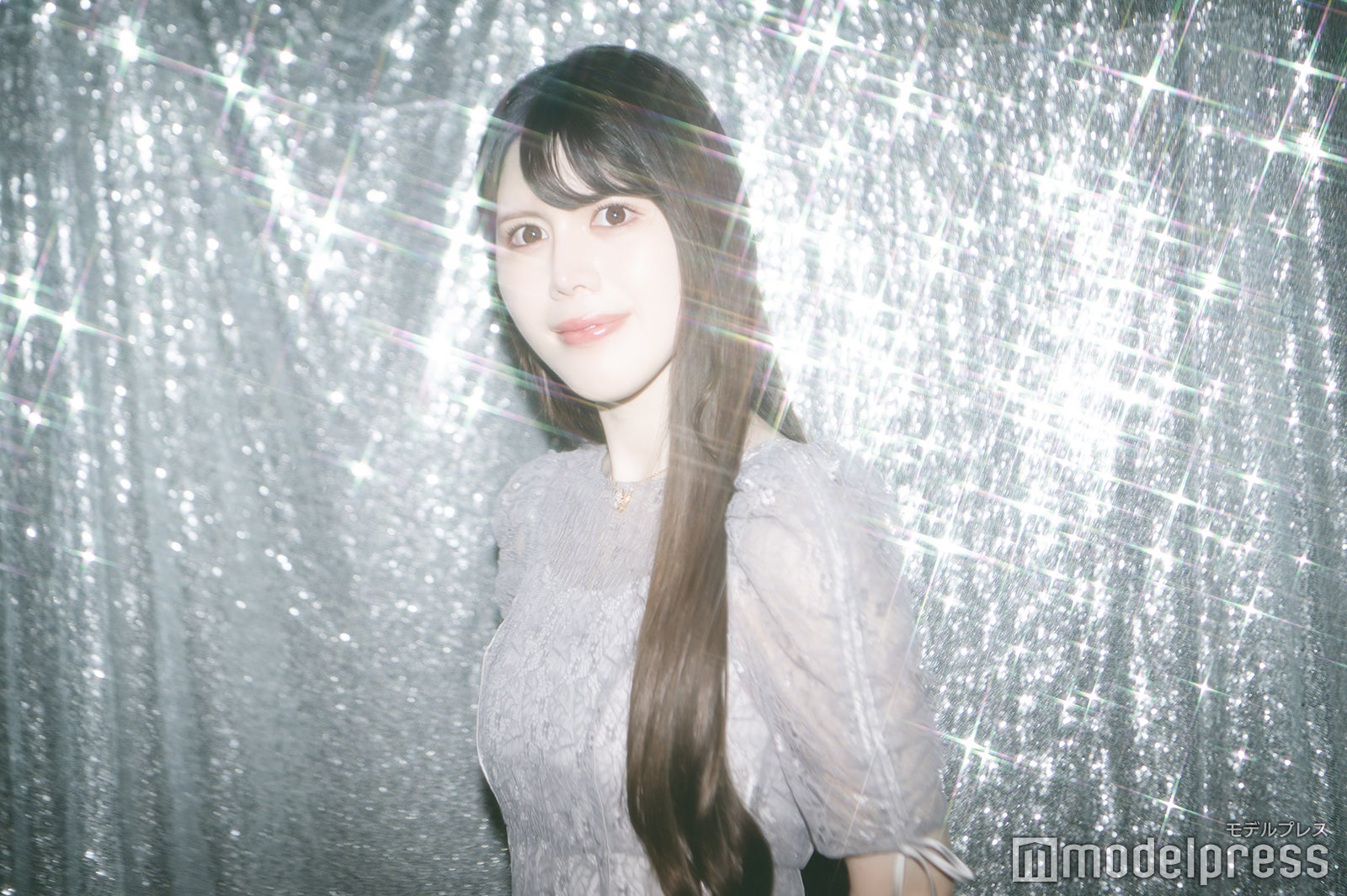 モデルプレスのインタビューに応じたmimiさん（C）モデルプレス