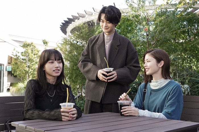 清原果耶、瀬戸康史、小芝風花 「霊媒探偵・城塚翡翠」第4話より(C)日本テレビ