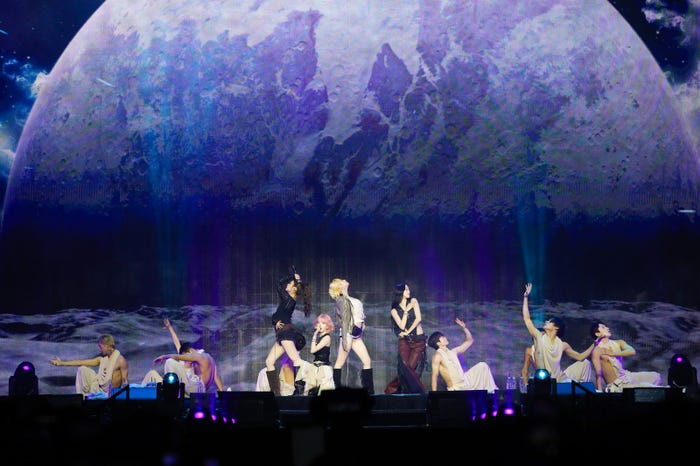 LE SSERAFIM「Weverse Con」(C)2026 Weverse Con Festival